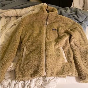 TAN PATAGONIA FLEECE SIZE MEDIUM